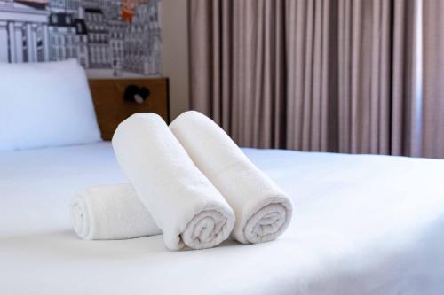 Habitación Doble adaptada para personas con movilidad reducida del hotel easyHotel Madrid Alcala. Foto 5