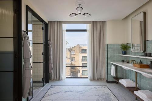 Suite Junior Esquinera del hotel Six Senses London. Foto 3