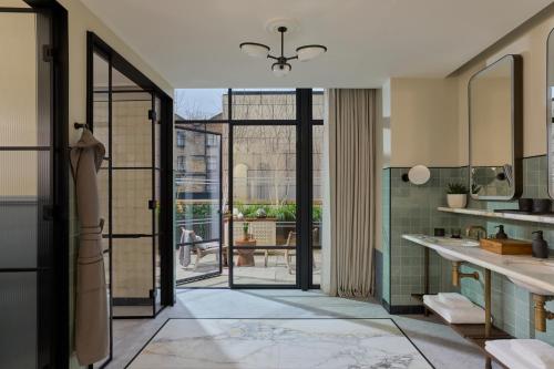 Corner Terrace Junior Suite del hotel Six Senses London. Foto 1