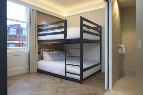 Habitación Familiar adaptada para personas de movilidad reducida del hotel The Drey - Kensington, Earl's Court