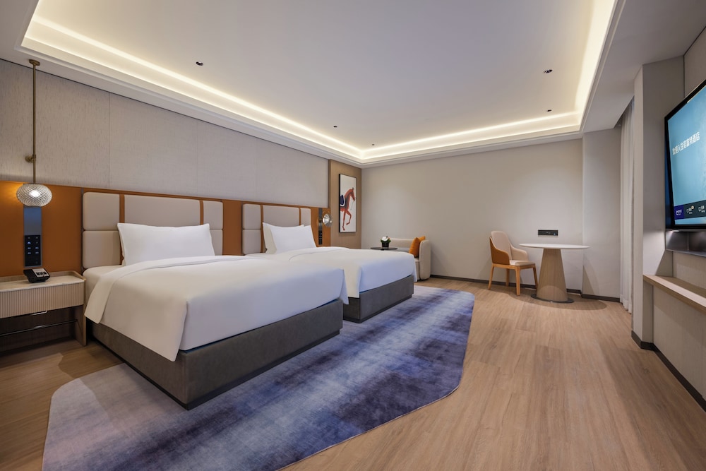 Habitación Deluxe con dos camas individuales del hotel Novotel Shanghai Hongqiao International Airport. Foto 2
