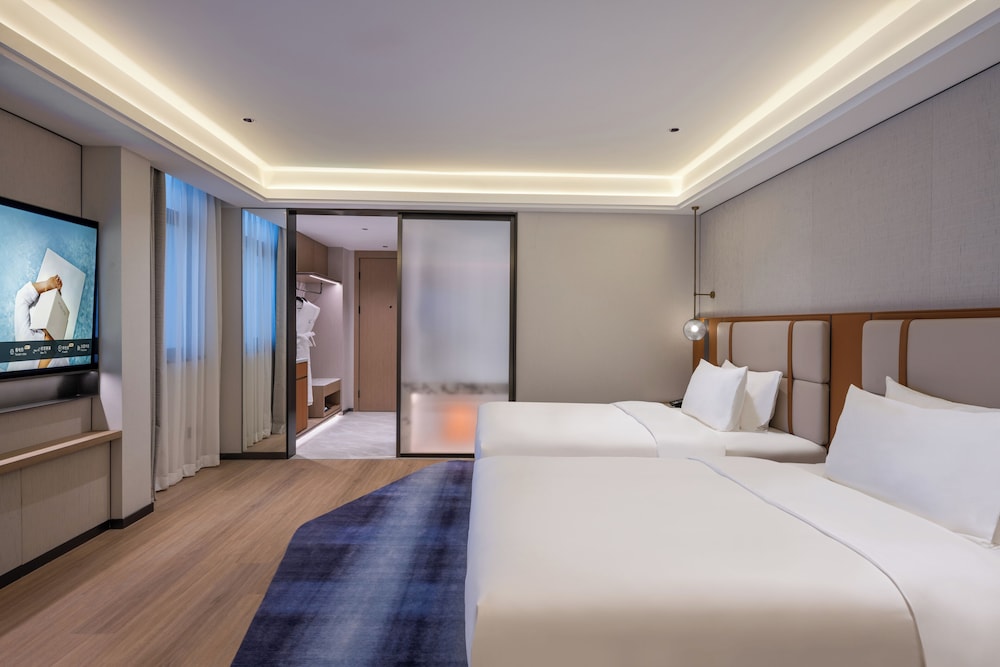 Habitación Deluxe con dos camas individuales del hotel Novotel Shanghai Hongqiao International Airport. Foto 4