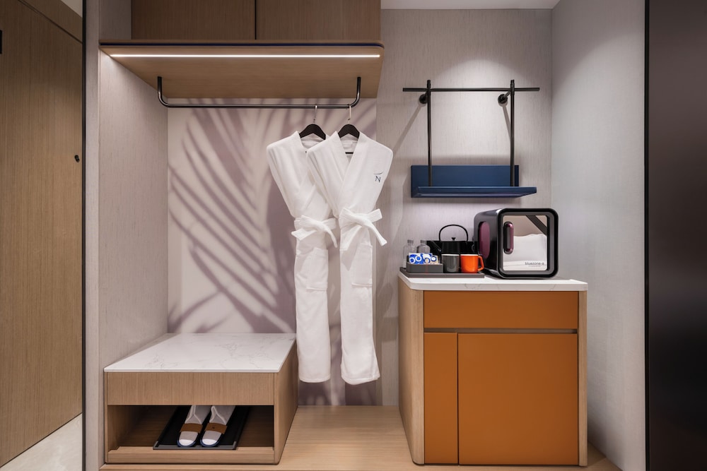HABITACION EJECUTIVA con una Cama King Size del hotel Novotel Shanghai Hongqiao International Airport. Foto 4