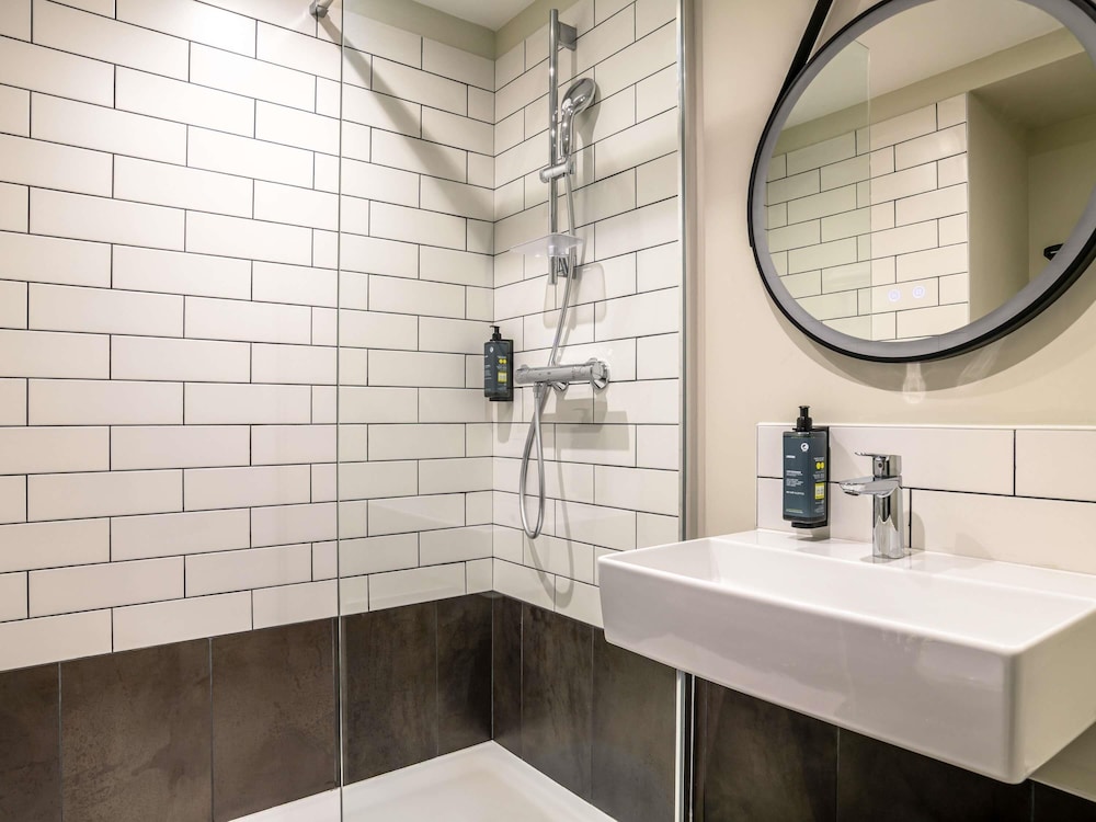 Habitación Estándar - 2 camas individuales del hotel ibis Bordeaux Nord Carbon Blanc. Foto 9