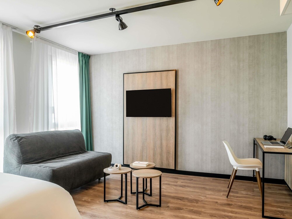 Suite Familiar - 1 cama doble y 2 sofás - cama individuales del hotel ibis Bordeaux Nord Carbon Blanc