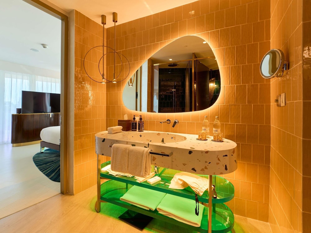Suite Junior, 1 Cama King, Vistas al Bosque de Karura del hotel Gem Forest Nairobi - MGallery Collection. Foto 5