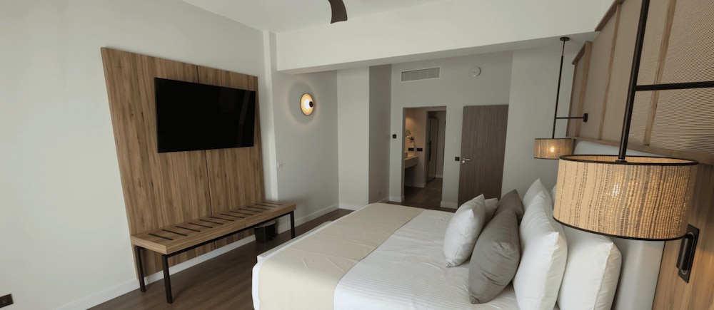 Habitación junior, 1 cama de matrimonio grande, balcón, vistas al mar del hotel Santo Domingo Bay Convention Resort and Casino