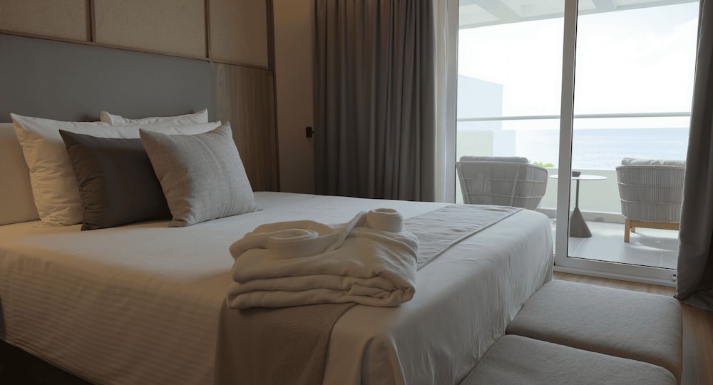 Habitación Deluxe, 1 cama de matrimonio grande, balcón, vistas al mar del hotel Santo Domingo Bay Convention Resort and Casino