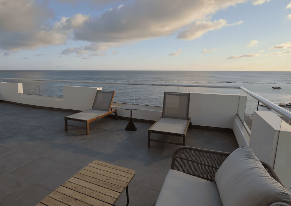 Habitación Signature, 1 cama de matrimonio grande, balcón, vistas al mar del hotel Santo Domingo Bay Convention Resort and Casino. Foto 6