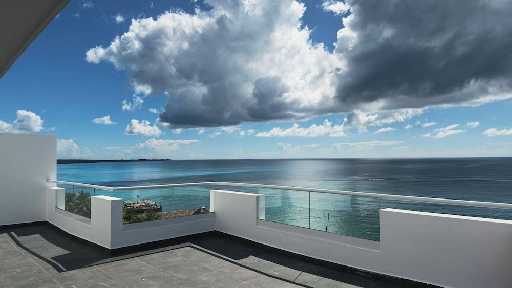 Habitación Signature, 1 cama de matrimonio grande, balcón, vistas al mar del hotel Santo Domingo Bay Convention Resort and Casino. Foto 8