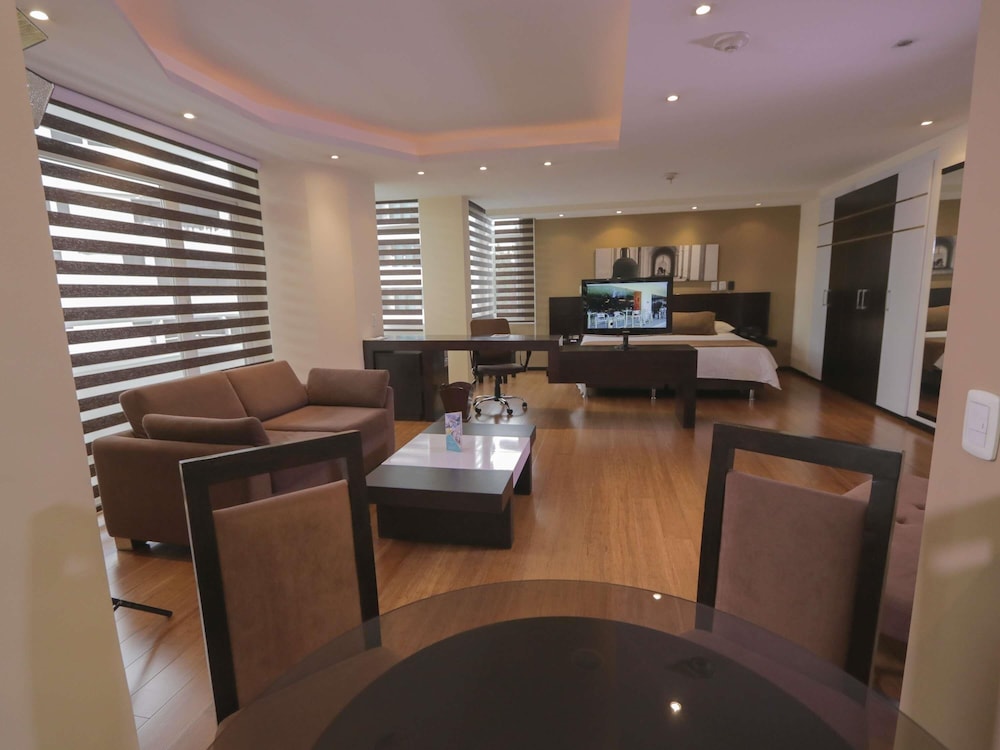 Suite Superior con 1 Cama Queen del hotel Mercure Alameda Quito. Foto 3