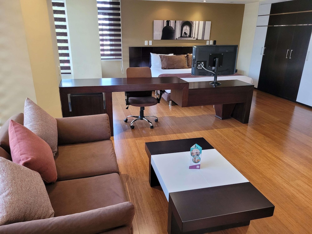 Suite Superior con 1 Cama Queen del hotel Mercure Alameda Quito. Foto 5