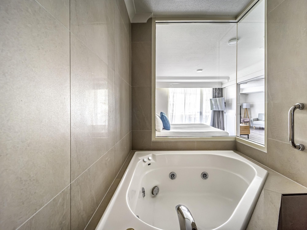 Suite familiar (Deluxe) del hotel Novotel Cairns Oasis Resort. Foto 4