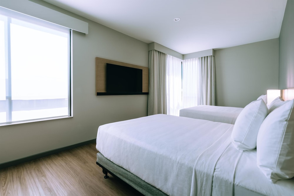 Suite, ducha adaptada, en esquina (2 Queen Beds & 1 Sofa Bed) del hotel Hyatt Place Ontario Airport
