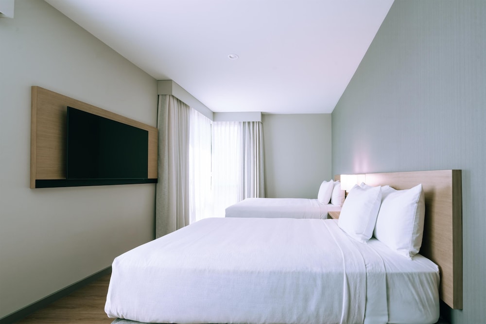 Suite, bañera accesible, en esquina (2 Queen Beds & 1 Sofa Bed) del hotel Hyatt Place Ontario Airport. Foto 3