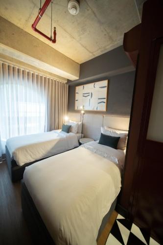 Habitación Xs Tribe Essential doble con 2 camas del hotel Tribe Medellín. Foto 10