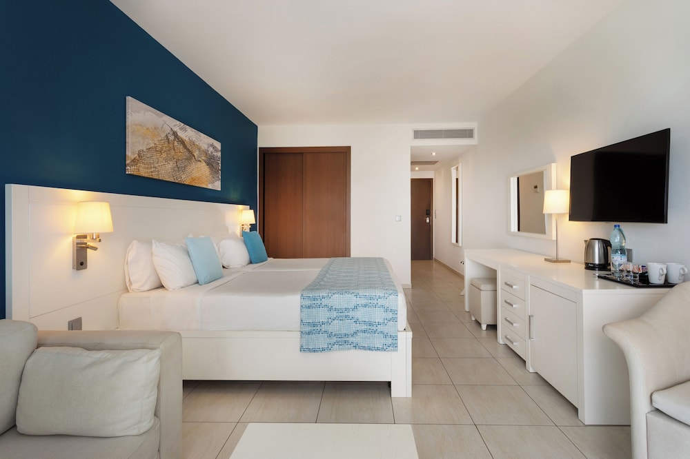 Meliá Room Vista jardín del hotel Meliá Laguna Beach. Foto 5