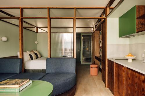 Suite de planta abierta de 1 dormitorio del hotel Locke London Canary Wharf. Foto 4