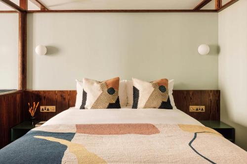 Suite Junior del hotel Locke London Canary Wharf. Foto 6