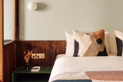 Suite Junior del hotel Locke London Canary Wharf. Foto 7