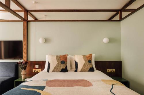 One Bedroom Open Plan Suite - Accessible del hotel Locke London Canary Wharf. Foto 12