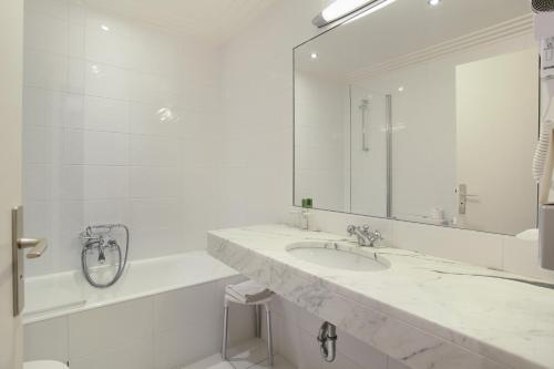 Habitación Doble Estándar del hotel HOTEL DU PRINTEMPS. Foto 3