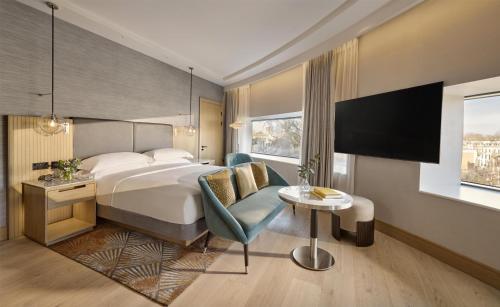 Habitación King Premium Esquinera - 1 cama king del hotel Hyatt Regency London Olympia. Foto 2