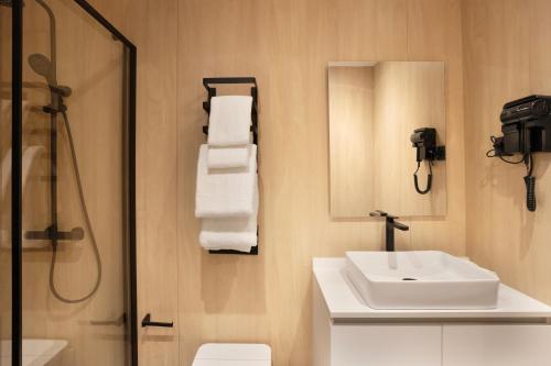 Habitación Doble con baño privado del hotel Hotel101- Madrid. Foto 1