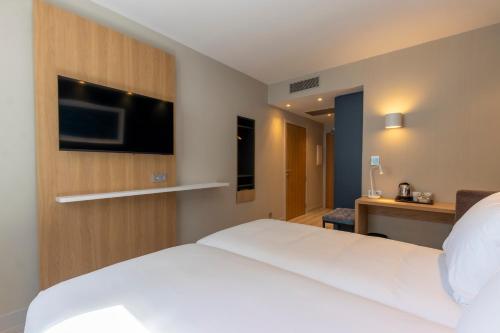 Habitación Doble - 2 camas del hotel Travelodge Bilbao Sestao. Foto 10