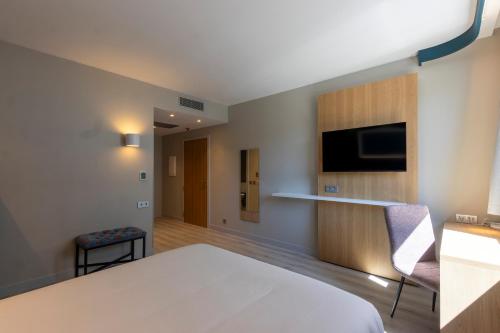 Habitación Doble adaptada para personas con discapacidad - 1 o 2 camas del hotel Travelodge Bilbao Sestao. Foto 11