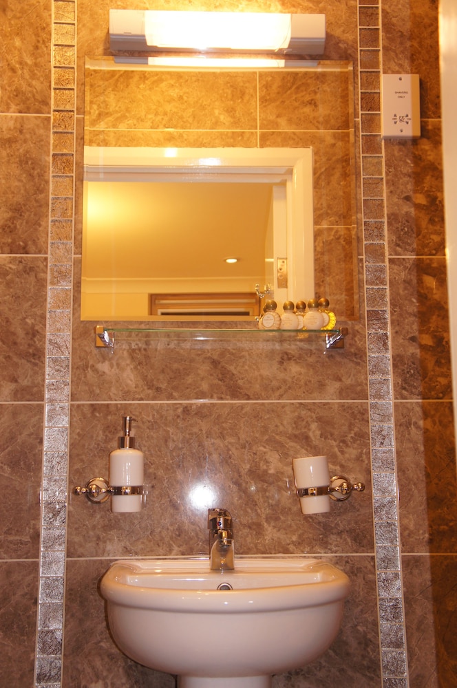 Habitación doble, baño privado del hotel Sapphire London. Foto 6