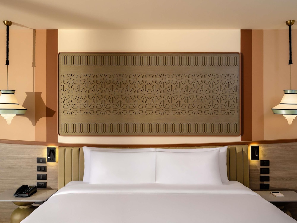 Habitación Premier, 1 cama de matrimonio grande del hotel Grand Mercure Krabi Ao Nang. Foto 2