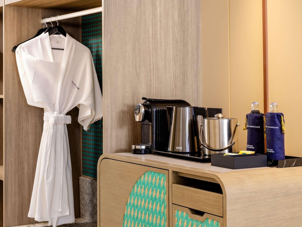 Habitación Premier, 1 cama de matrimonio grande del hotel Grand Mercure Krabi Ao Nang. Foto 4