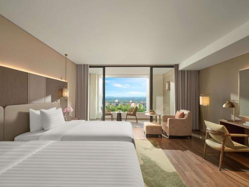 Deluxe Twin Room with Corner Mountain View del hotel Pullman Ninh Binh. Foto 4