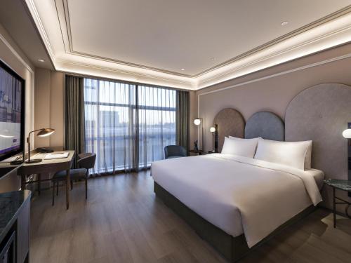 Habitación Estándar - Cama extragrande del hotel Mercure Beijing Zhongguancun. Foto 1