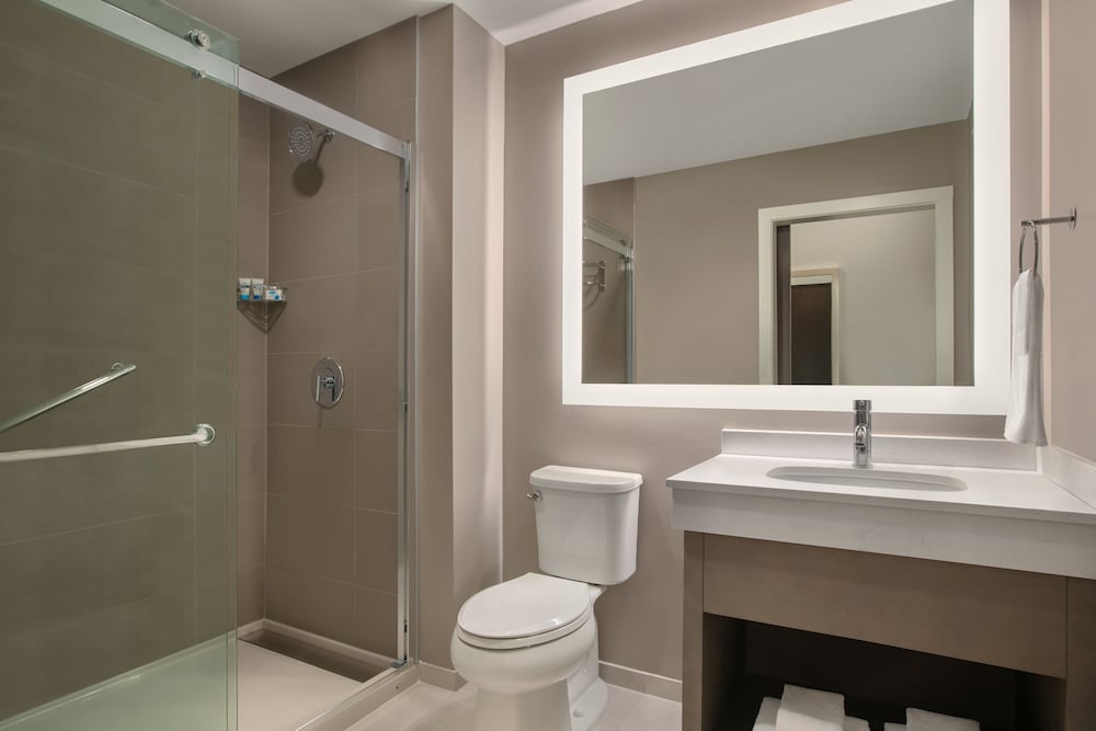 Salón | Cama King del hotel Hyatt House Atlanta / Perimeter Center. Foto 8