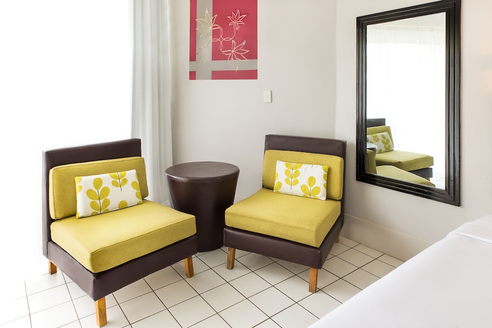 Habitación Deluxe 1 Cama King del hotel Mercure Nadi. Foto 4