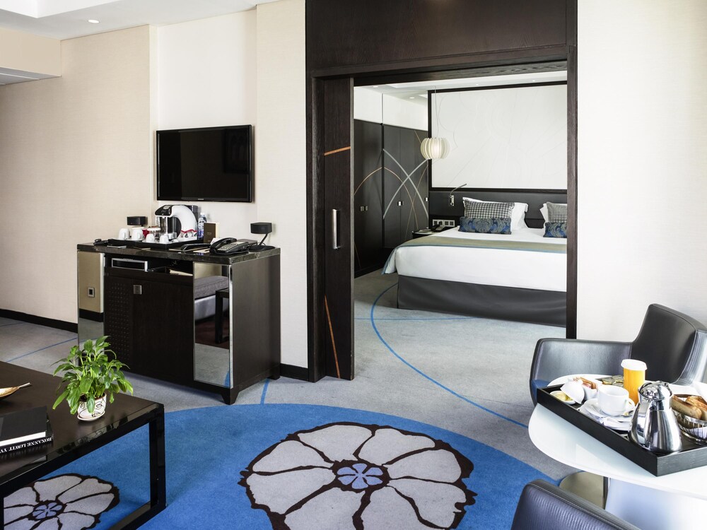 Suite Prestige, 1 cama king size, Salón adicional, Terraza privada del hotel Sofitel Beirut Le Gabriel. Foto 2
