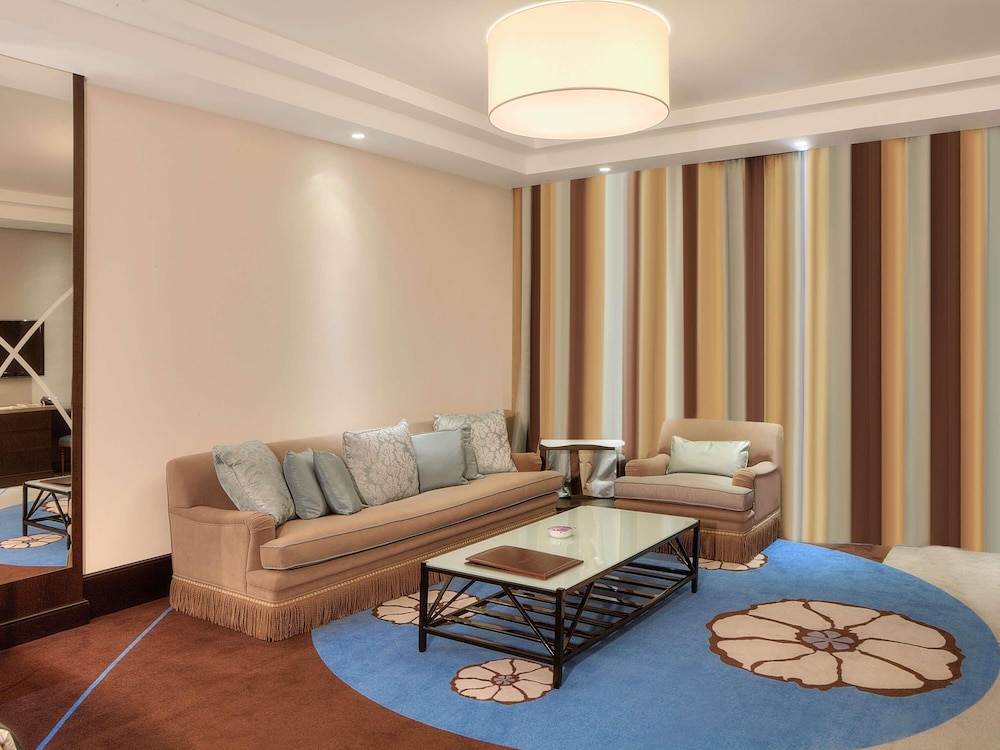 Suite junior, 2 camas dobles del hotel Sofitel Beirut Le Gabriel. Foto 2