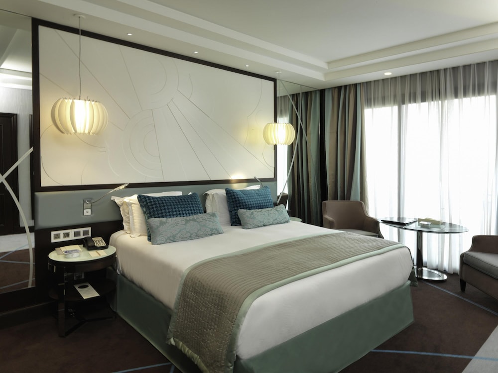 Habitación de Lujo, Balcón, 1 cama king size del hotel Sofitel Beirut Le Gabriel