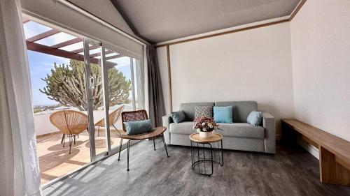 Bungalow con 1 dormitorio y vistas al mar del hotel BLUESEA Club Caleta Dorada. Foto 3