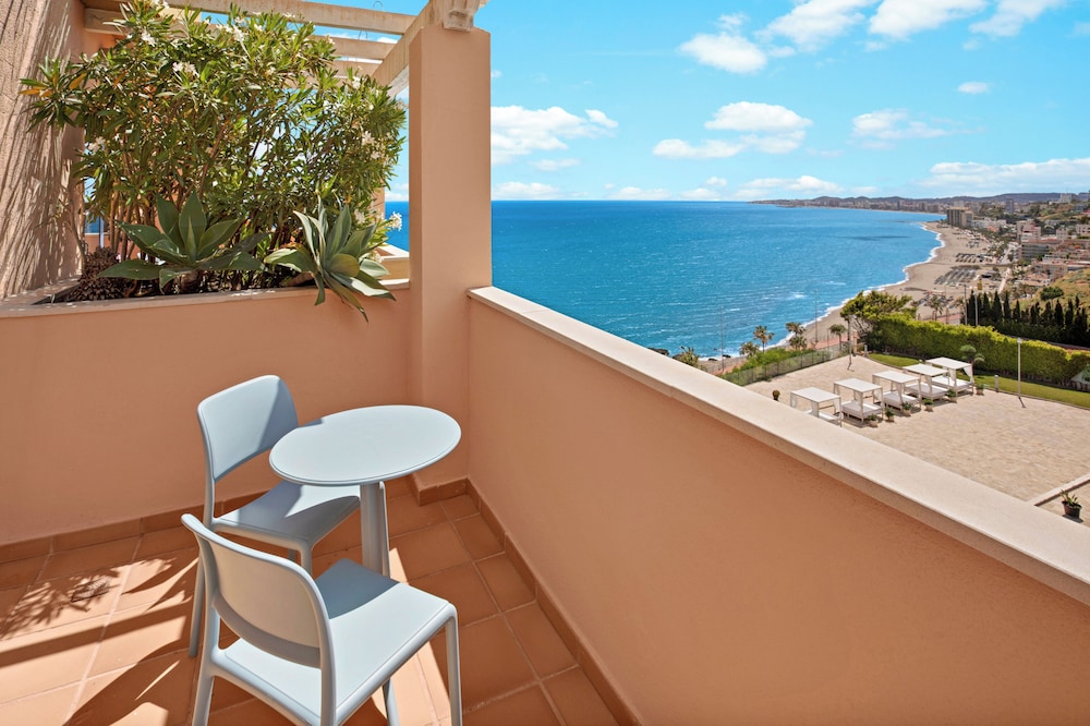 Sala de estar de apartamento moderno, cocina, comedor, terraza con vistas al océano del hotel Casamaïa Apartments Affiliated By Meliá. Foto 2