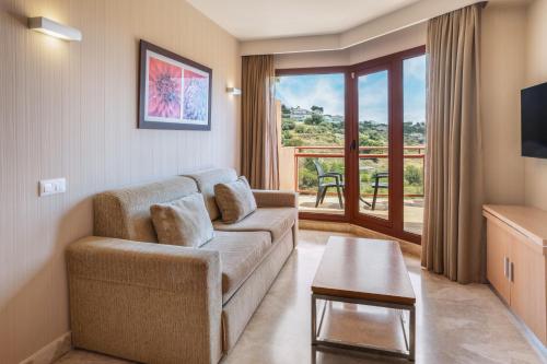 Suite Junior con vistas laterales al mar del hotel Holiday World Polynesia Affiliated by Meliá. Foto 2