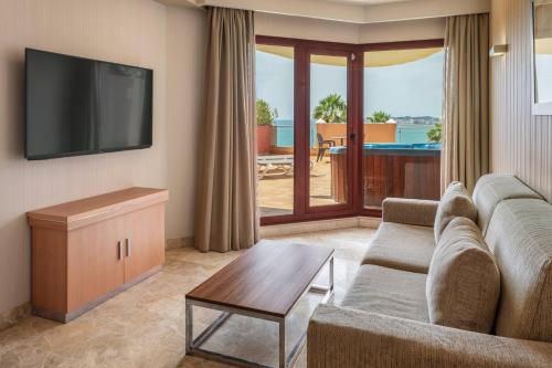 Suite con vistas al mar del hotel Holiday World Polynesia Affiliated by Meliá. Foto 4