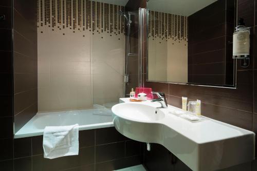 Habitación Clásica con cama grande del hotel Best Western Anjou Lafayette Opera. Foto 5