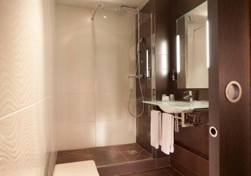 Habitación Clásica con cama grande del hotel Best Western Anjou Lafayette Opera. Foto 8
