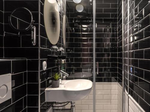 Habitación Doble Insolite del hotel Exquis By Elegancia. Foto 4