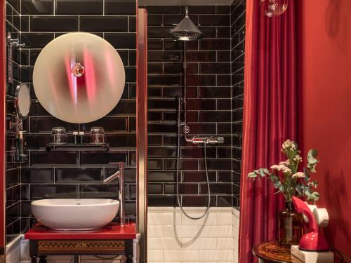 Habitación Doble Insolite del hotel Exquis By Elegancia. Foto 8