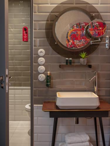 Habitación Doble Pequeña del hotel Exquis By Elegancia. Foto 8