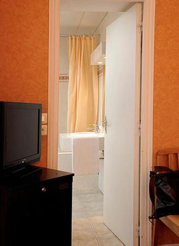 Habitación Doble del hotel Auriane Porte De Versailles. Foto 4